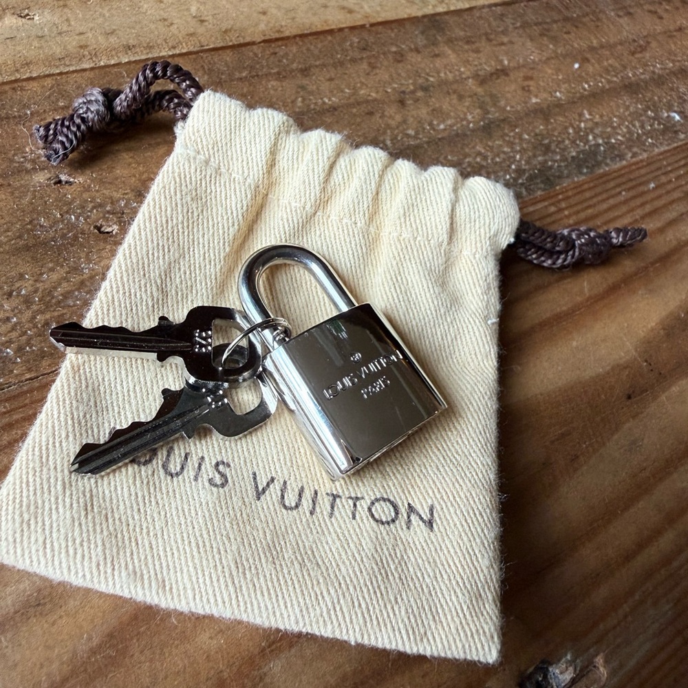 Louis Vuitton Silver Keys and Padlock | Polished Silver Lock and Key Set - Picture 6 of 17